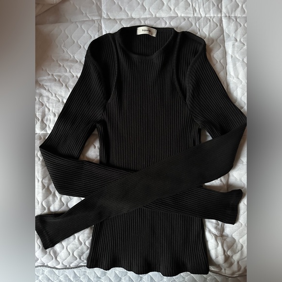 Source Unknown Cut-Out Shoulder Ribbed Top - Picture 4 of 6